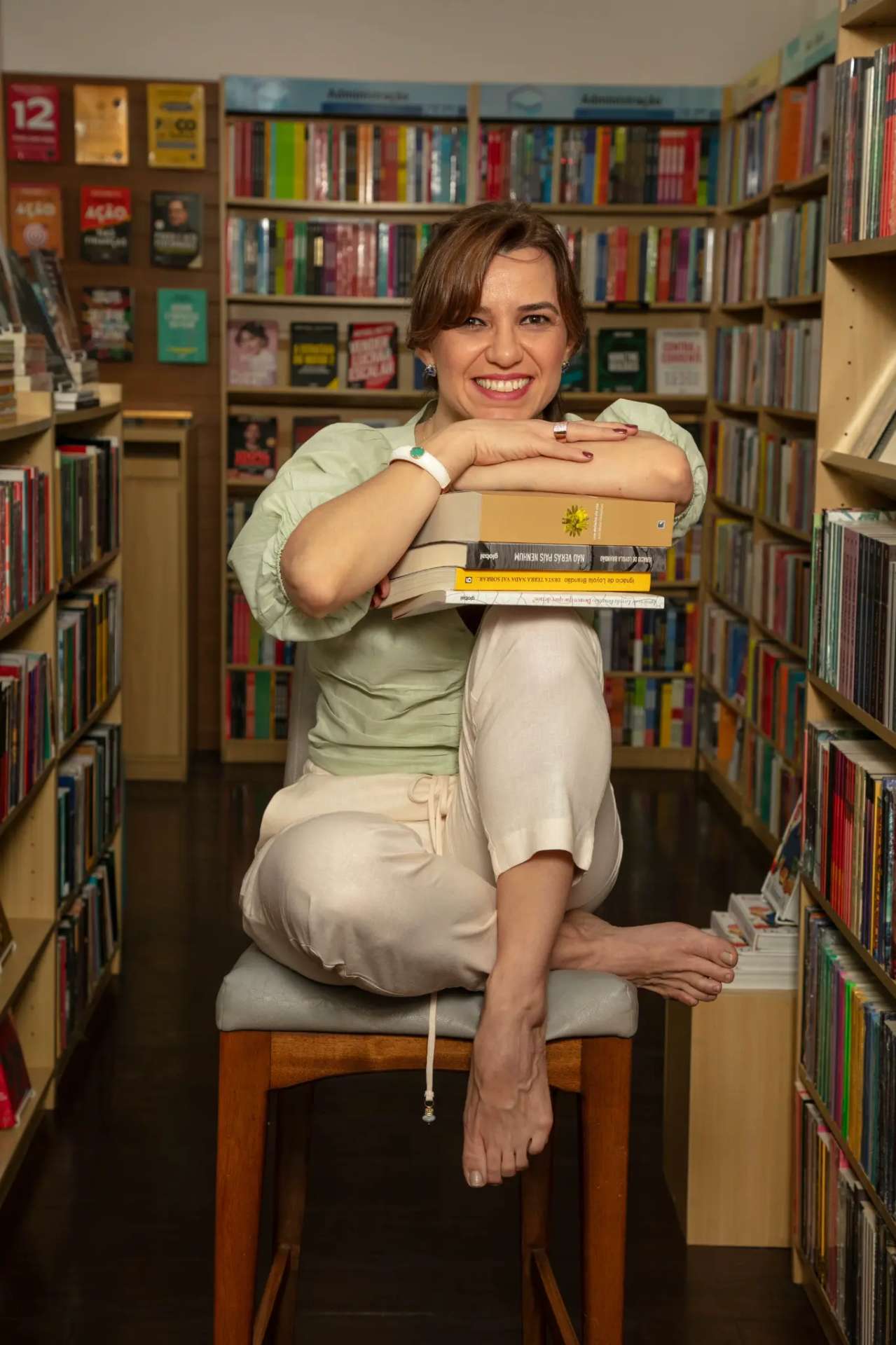 Grace Carreira com livros